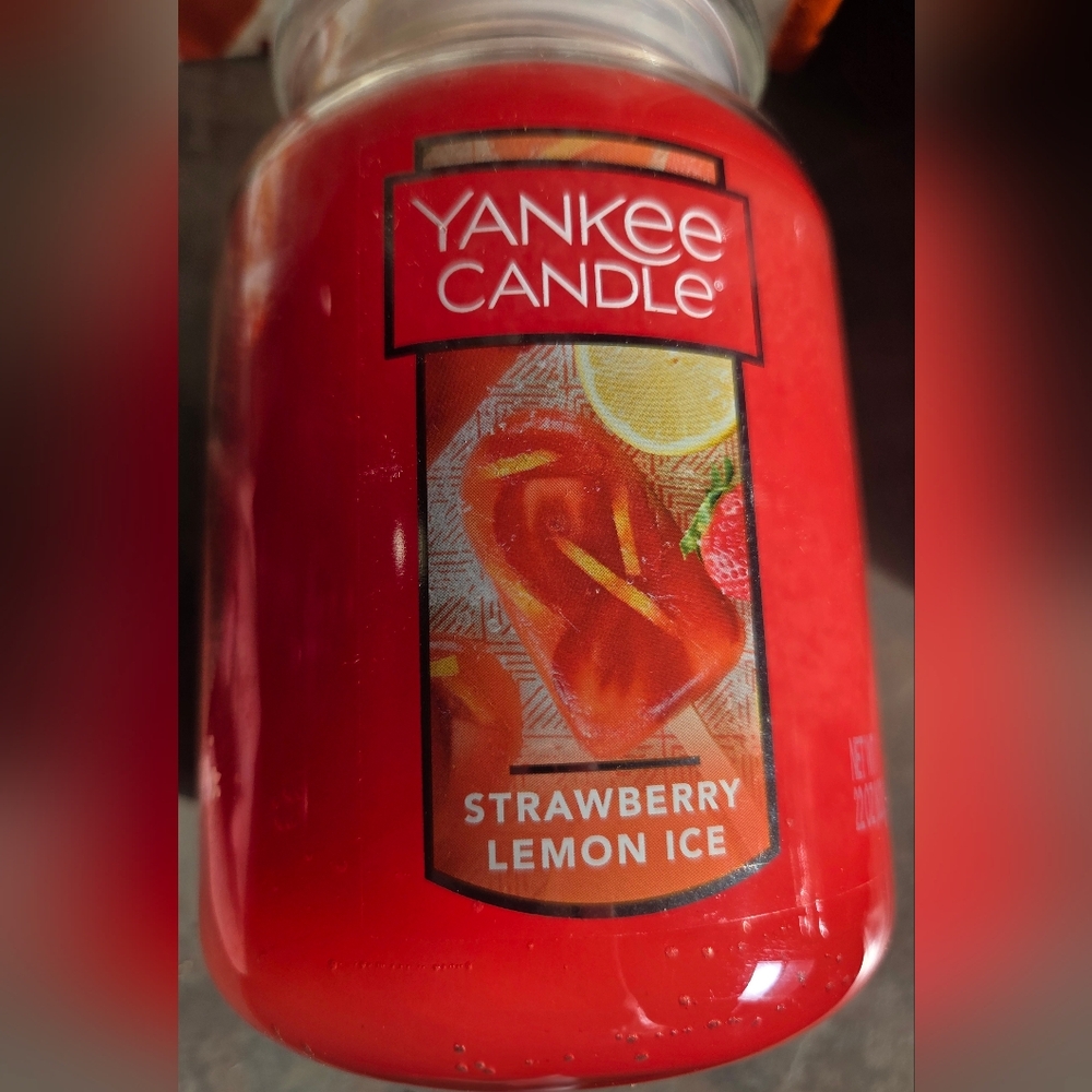 🆕️Yankee Candle Strawberry Lemon Ice in Bold Red🔷️